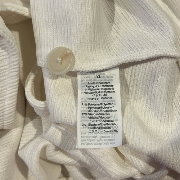 J.Crew Women’s Size XL White Button‎ Front Tie Bottom Top NWT - Picture 6 of 6